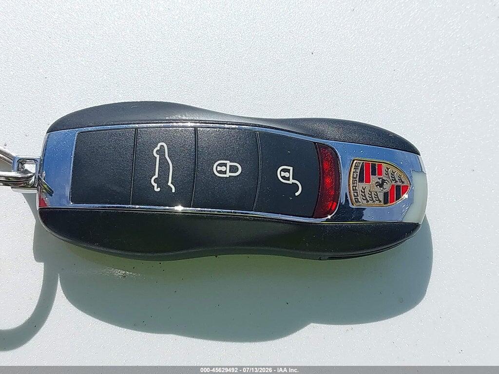 WP1AB2A23BLA44066 2011 PORSCHE CAYENNE photo no. 11