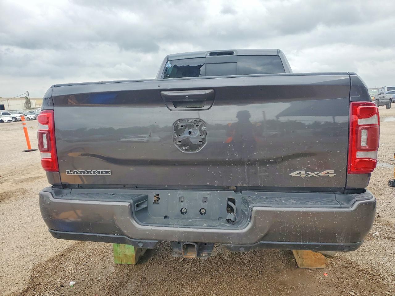 2022 RAM 2500 LARAMIE — Фото 6 из 12