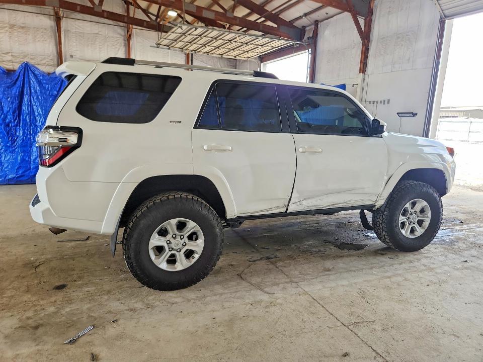 2020 TOYOTA 4RUNNER SR5 — Фото 3 из 13