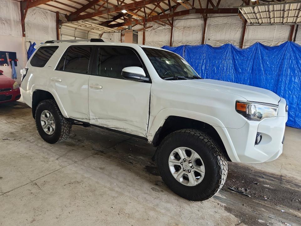 2020 TOYOTA 4RUNNER SR5 — Фото 4 из 13