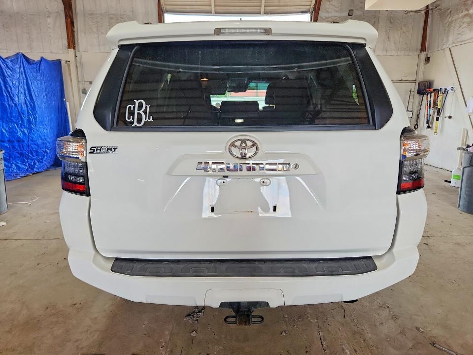 2020 TOYOTA 4RUNNER SR5 — Фото 6 из 13