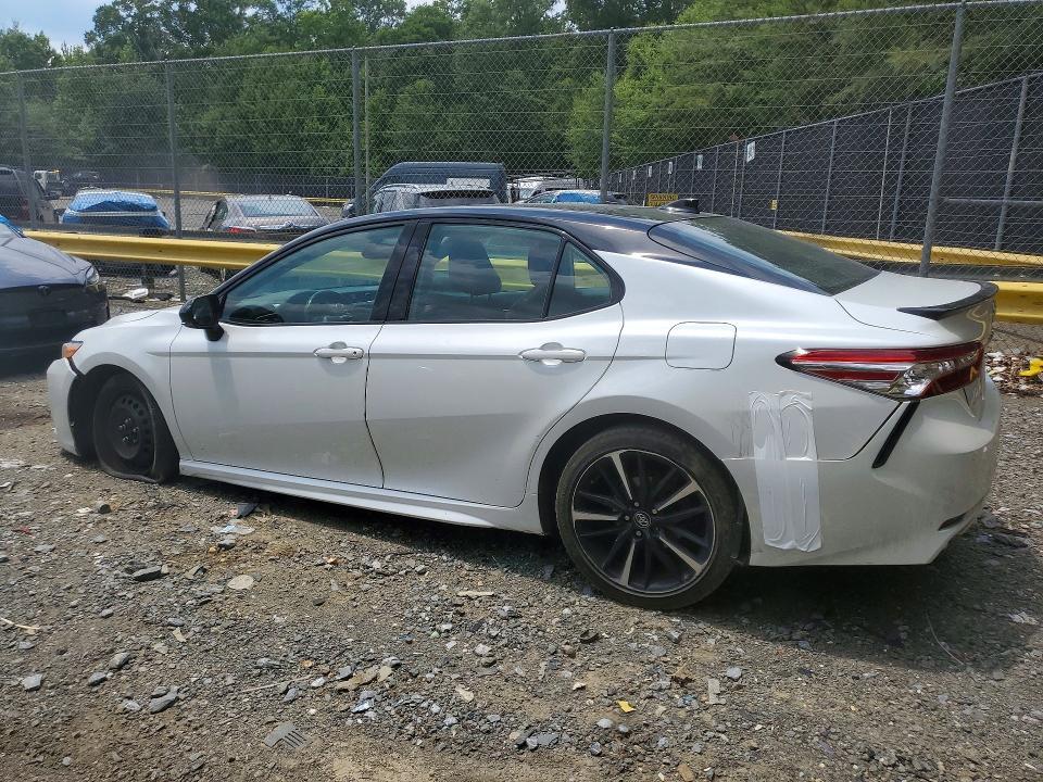 2020 TOYOTA CAMRY XSE V6 — Фото 2 из 12