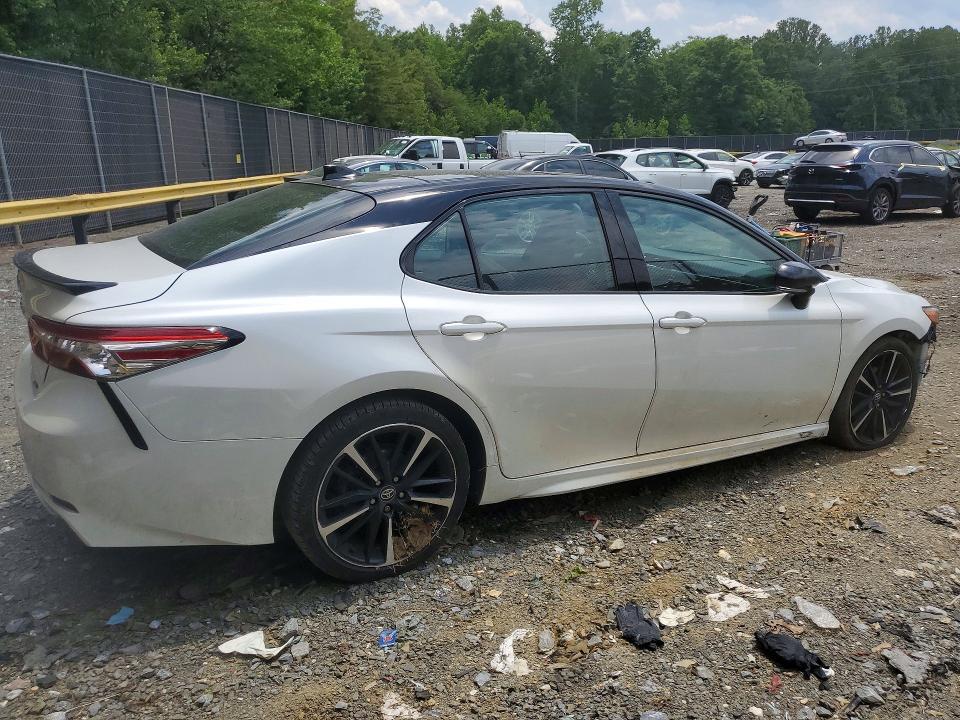2020 TOYOTA CAMRY XSE V6 — Фото 3 из 12