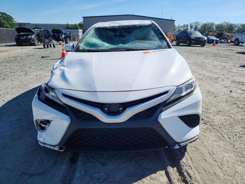 2020 TOYOTA CAMRY SE — Фото 5 из 12