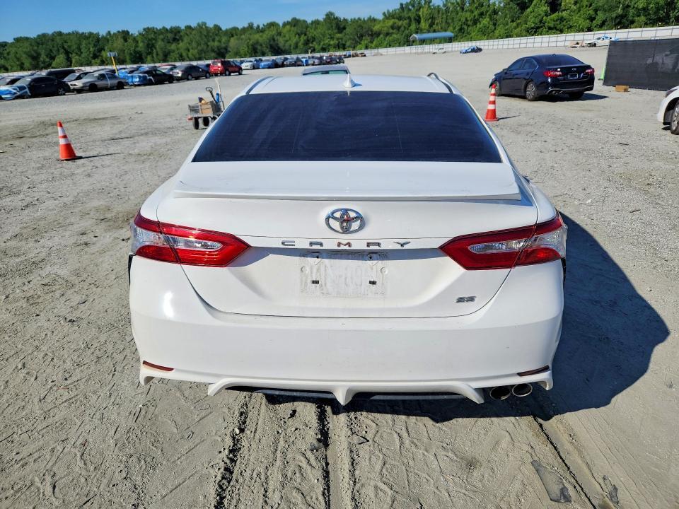 2020 TOYOTA CAMRY SE — Фото 6 из 12