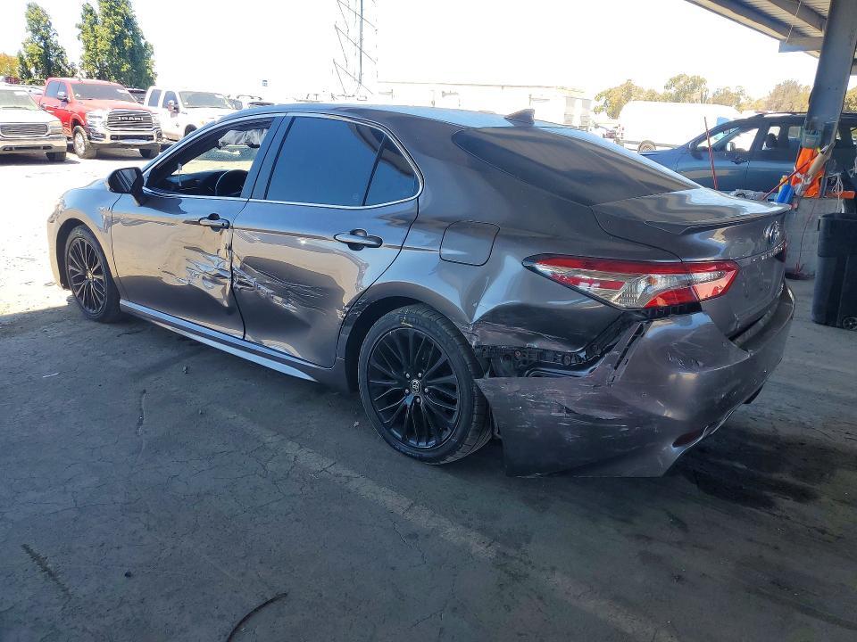 2020 TOYOTA CAMRY SE — Фото 2 из 12