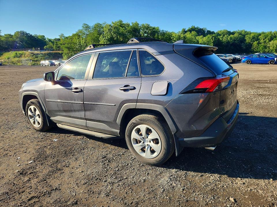 2020 TOYOTA RAV4 LE — Фото 2 из 13