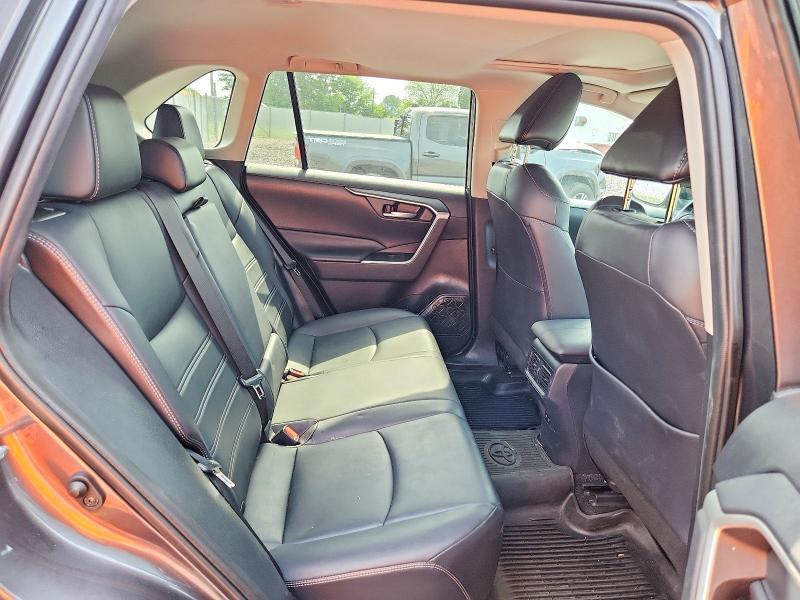 2020 TOYOTA RAV4 XLE PREMIUM — Фото 10 из 12