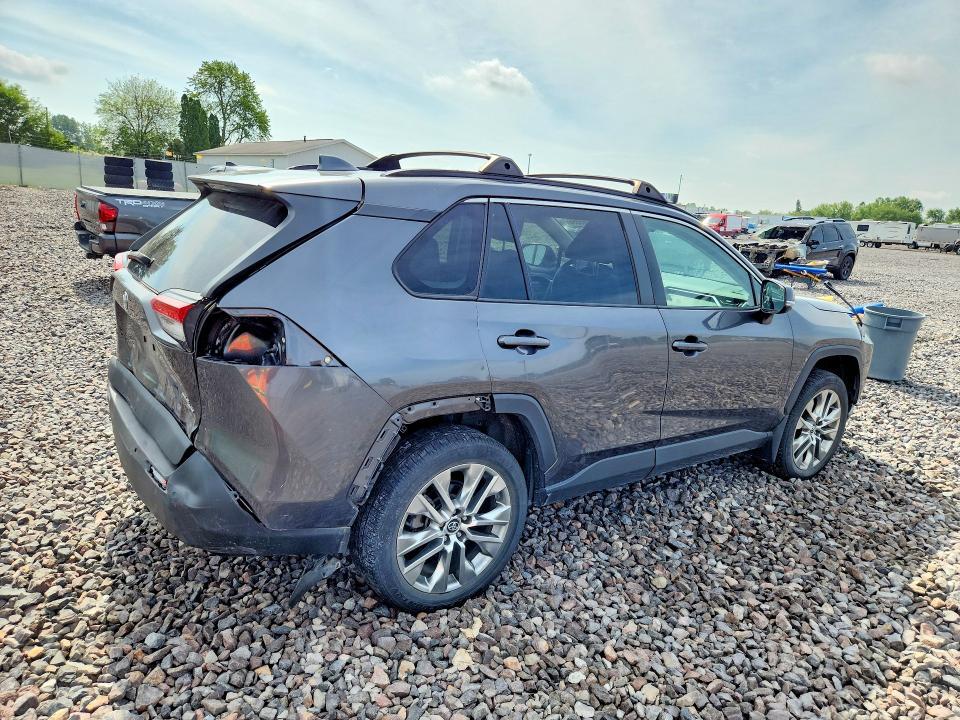 2020 TOYOTA RAV4 XLE PREMIUM — Фото 3 из 12