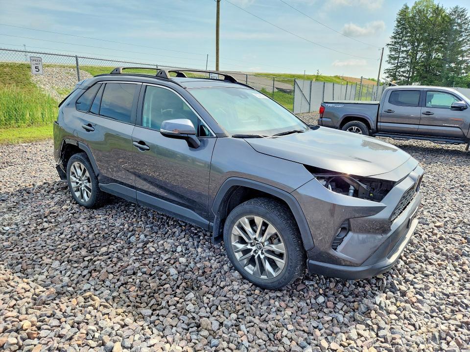 2020 TOYOTA RAV4 XLE PREMIUM — Фото 4 из 12