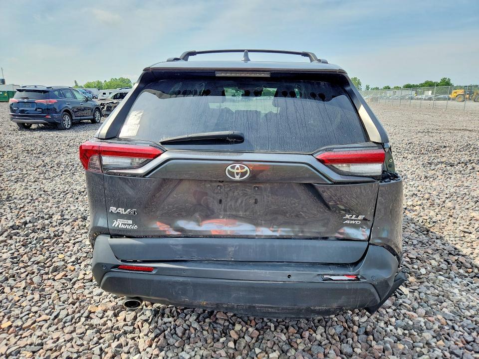 2020 TOYOTA RAV4 XLE PREMIUM — Фото 6 из 12