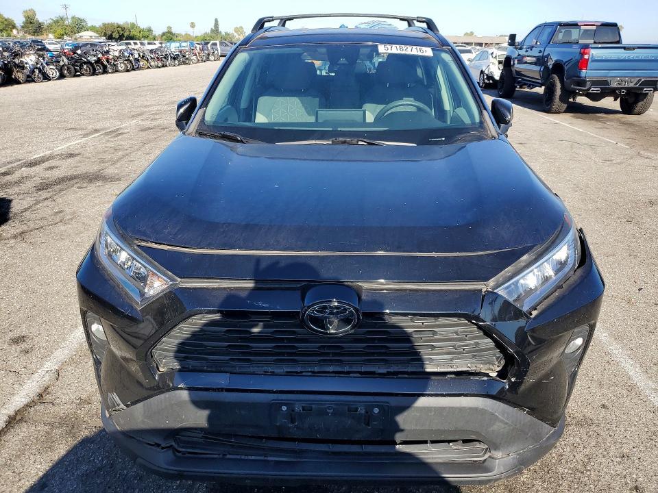 2020 TOYOTA RAV4 XLE — Фото 5 из 13