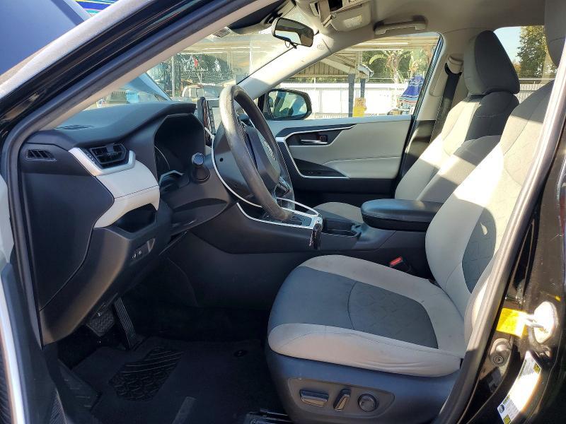 2020 TOYOTA RAV4 XLE — Фото 7 из 13