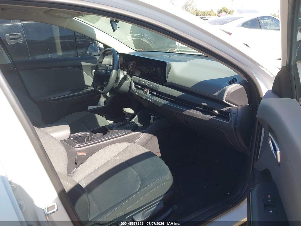 3KPFT4DE8SE145585 2025 KIA K4 photo no. 5