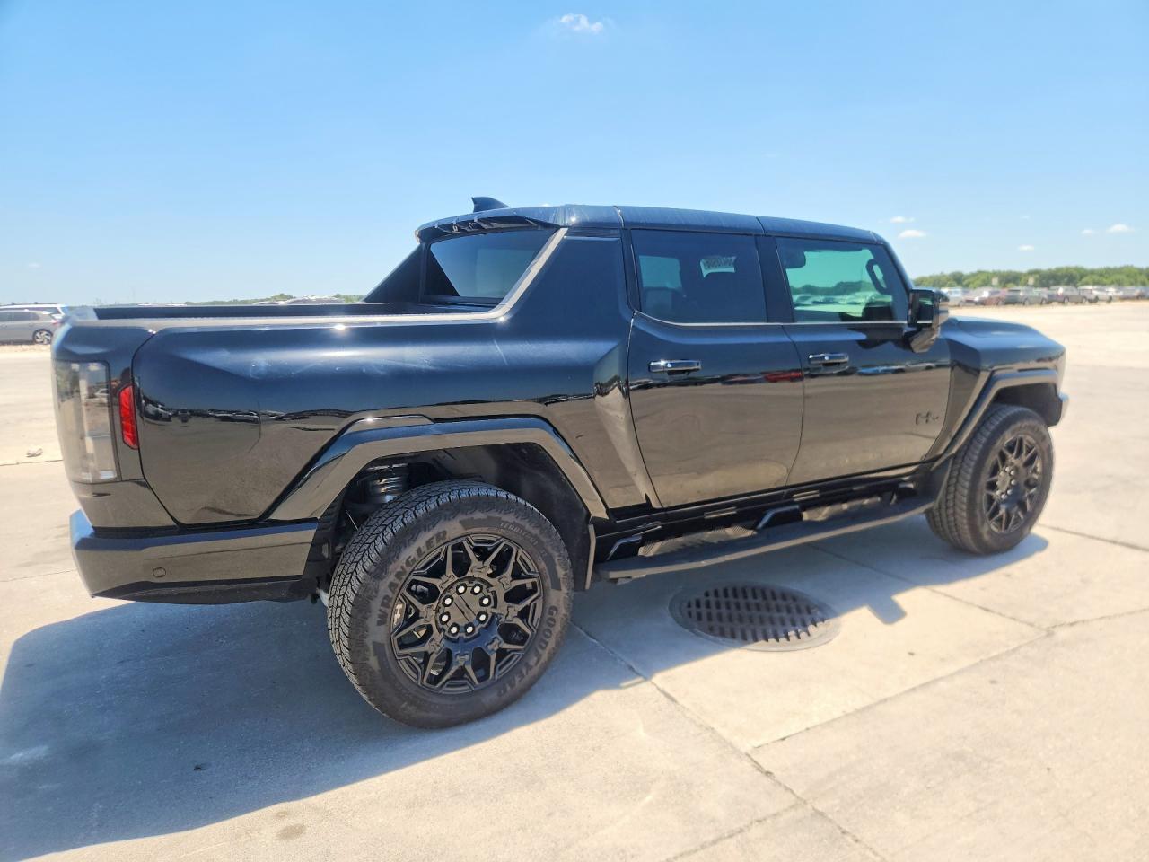 2025 GMC HUMMER PICKUP 3X — Фото 3 из 12