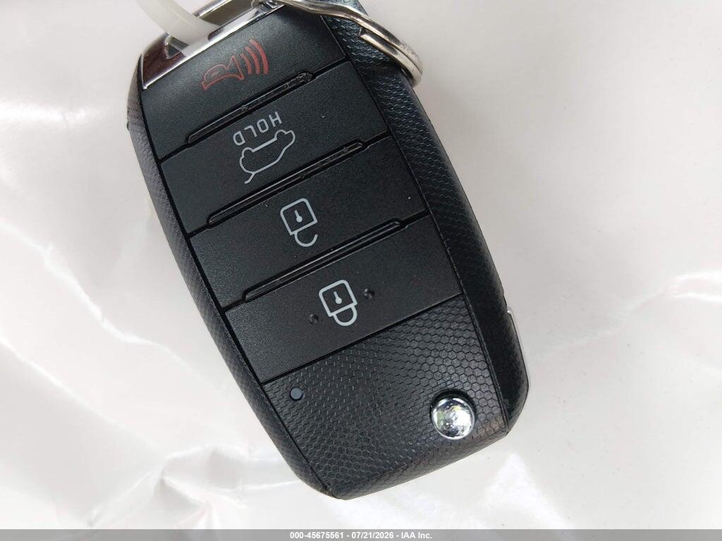 KNDJP3A56H7412812 2017 KIA SOUL photo no. 11