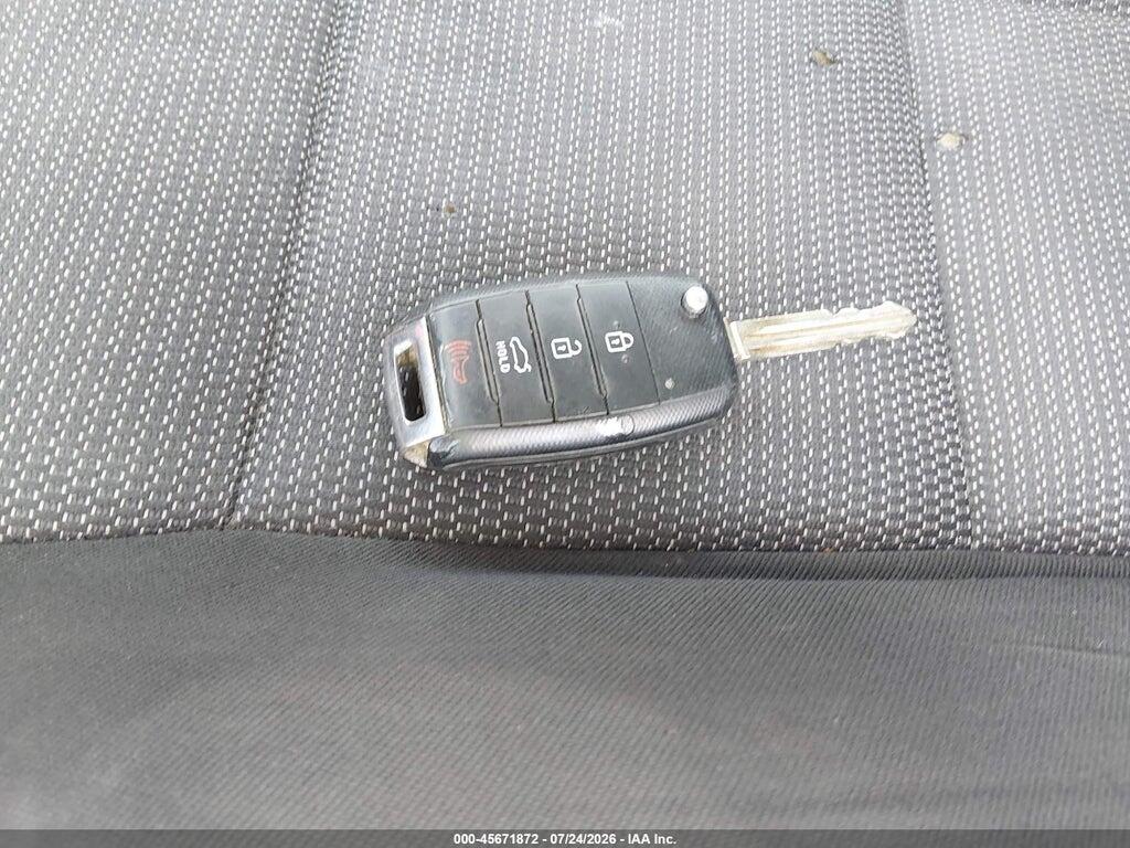 3KPFK4A70HE086131 2017 KIA FORTE photo no. 11