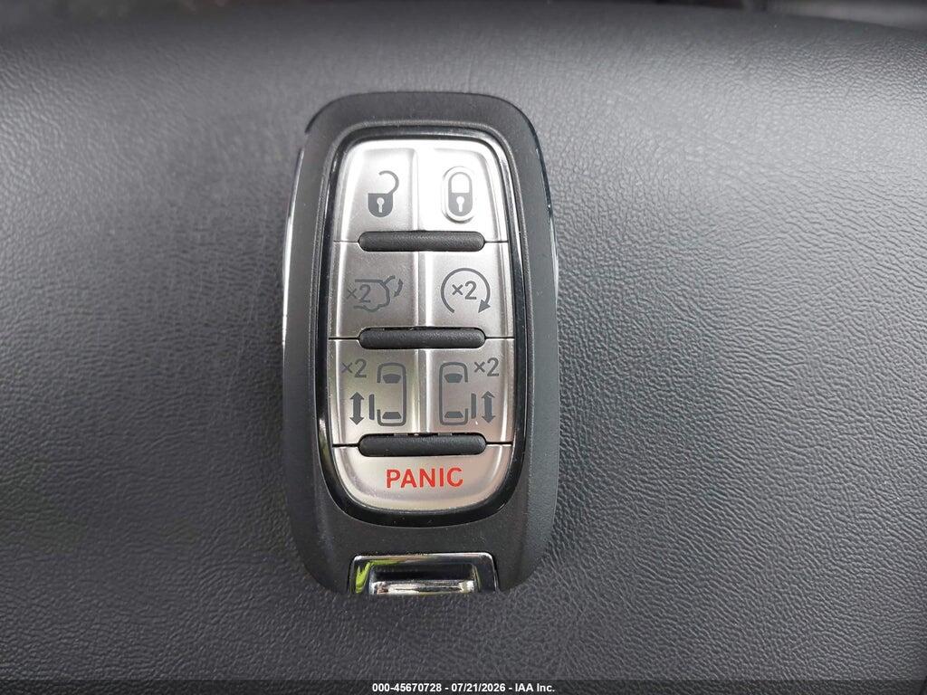 2C4RC1BG4TR240144 2026 CHRYSLER PACIFICA photo no. 11