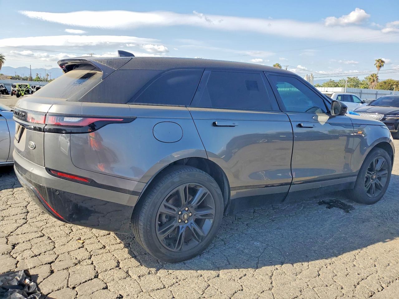 2018 LAND ROVER RANGE ROVER VELAR S — Фото 3 из 12