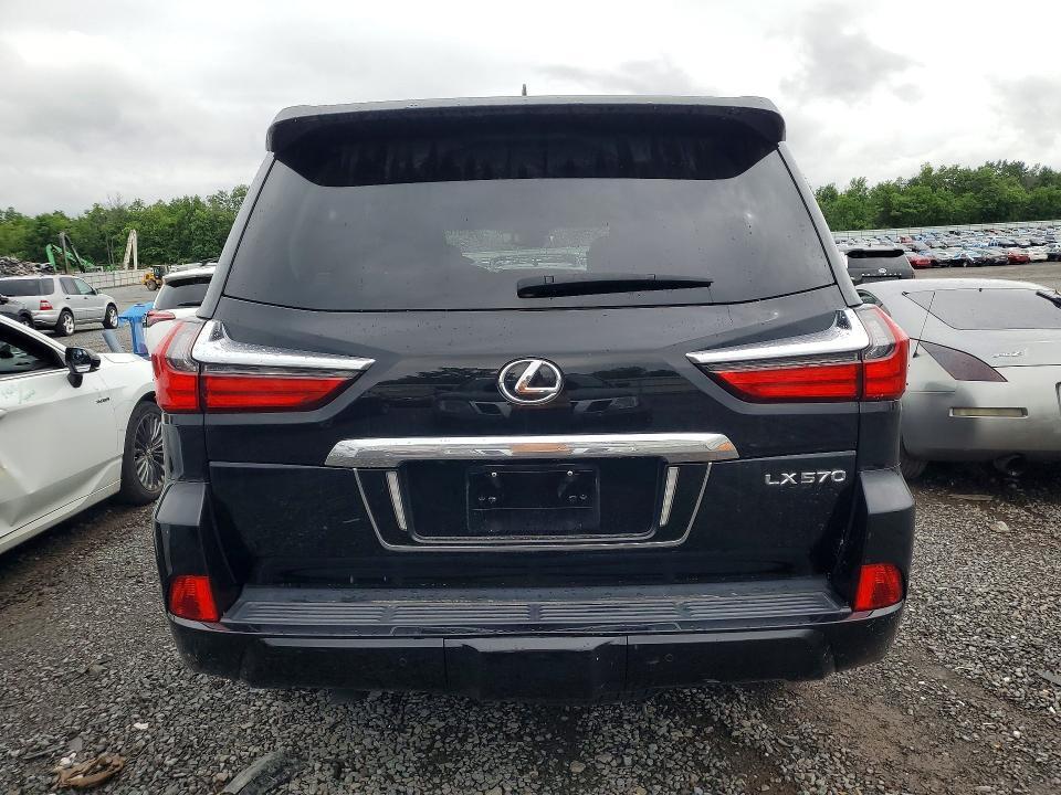 2018 LEXUS LX 570 — Фото 6 из 13