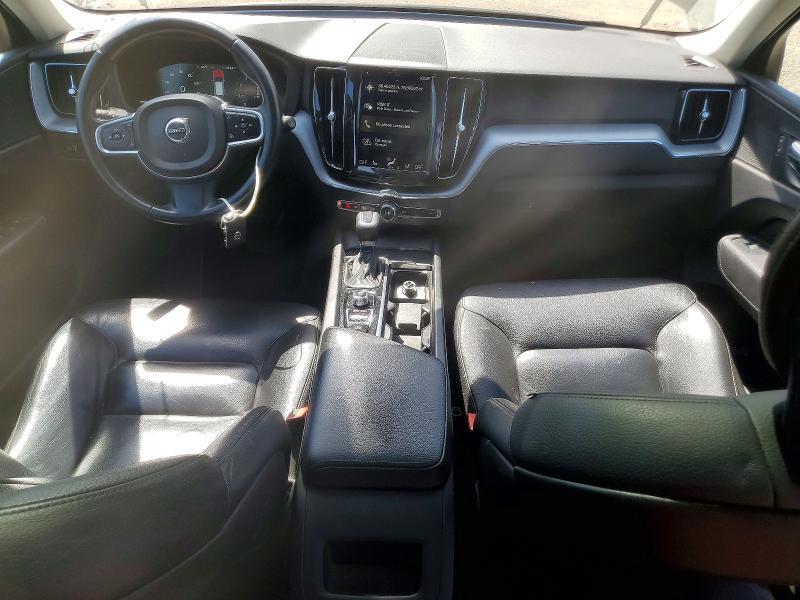 2020 VOLVO XC60 T6 MOMENTUM — Фото 8 из 13