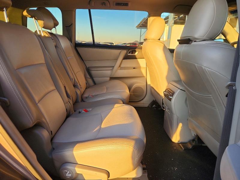 2013 TOYOTA HIGHLANDER HYBRID — Фото 11 из 13