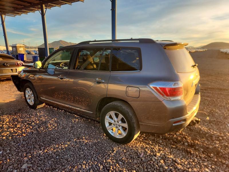 2013 TOYOTA HIGHLANDER HYBRID — Фото 2 из 13