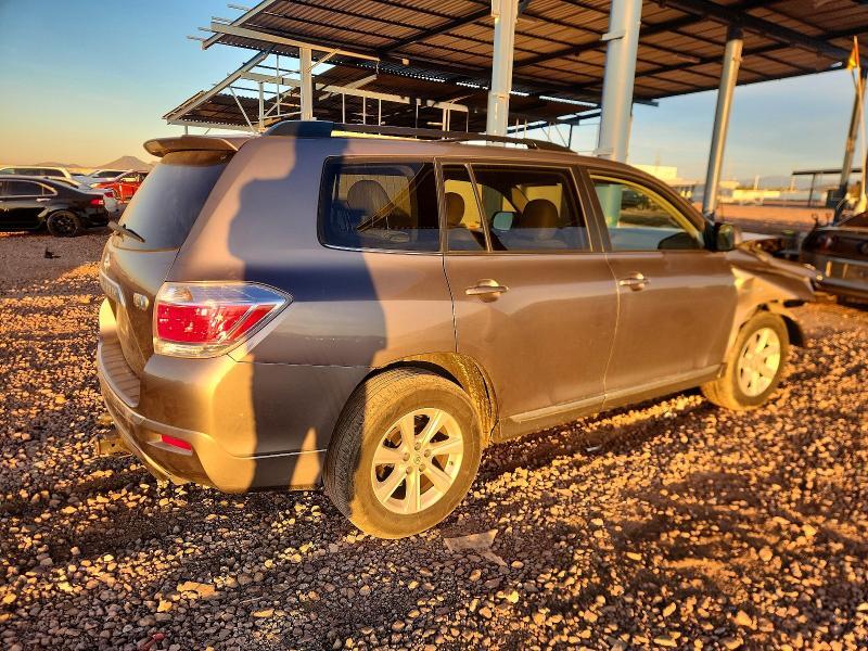 2013 TOYOTA HIGHLANDER HYBRID — Фото 3 из 13