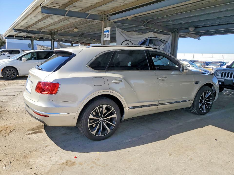 2018 BENTLEY BENTAYGA — Фото 3 из 12