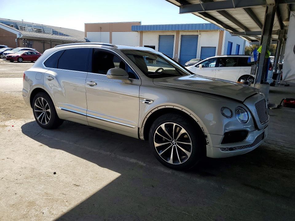 2018 BENTLEY BENTAYGA — Фото 4 из 12