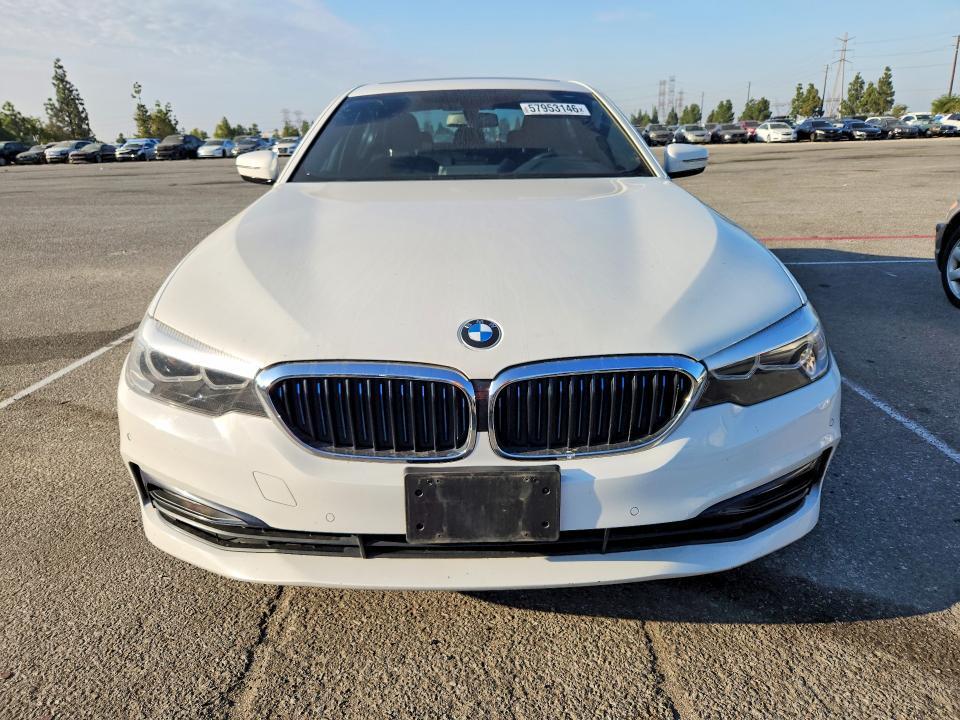 2018 BMW 530E — Фото 5 из 12