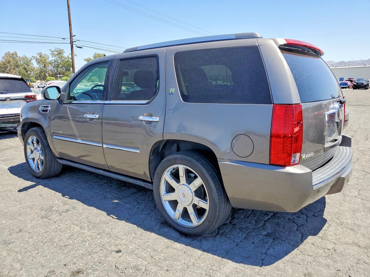 2013 CADILLAC ESCALADE HYBRID — Фото 2 из 13
