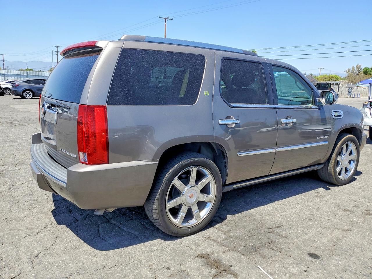 2013 CADILLAC ESCALADE HYBRID — Фото 3 из 13