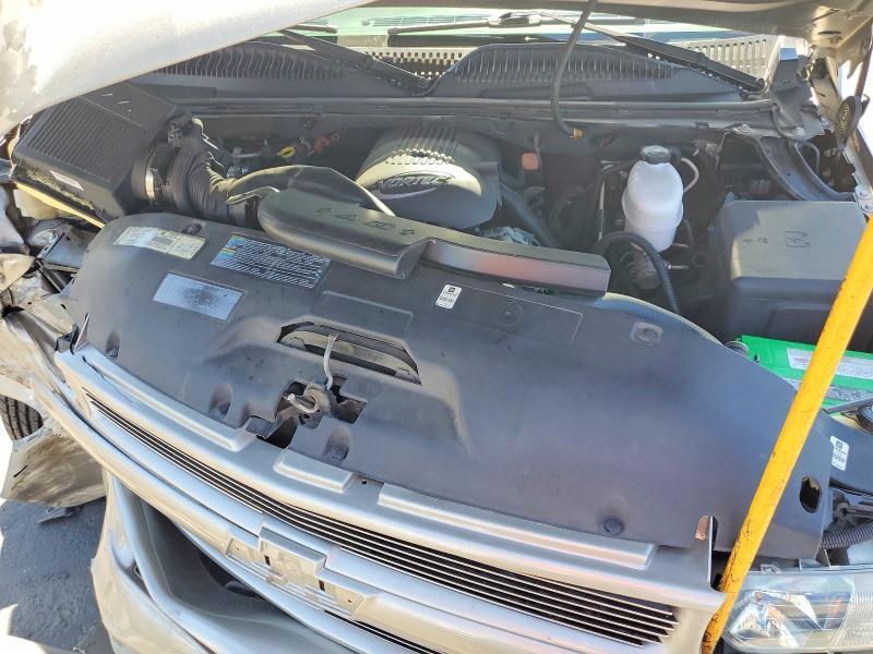2003 CHEVROLET SUBURBAN K2500 — Фото 12 из 13