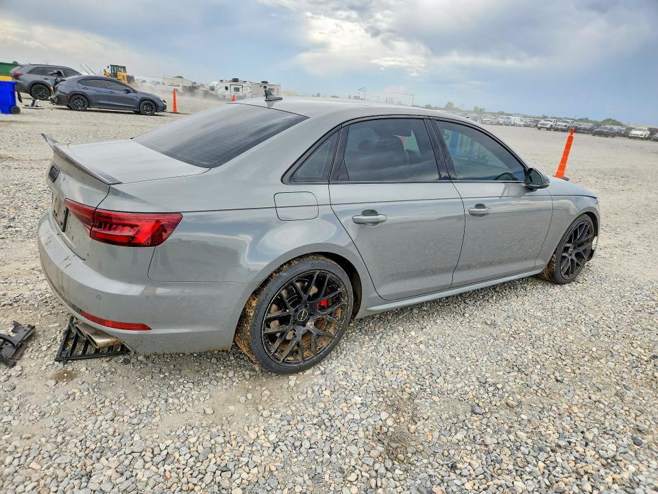 WAUB4AF43KA015647 2019 AUDI S4 photo no. 3