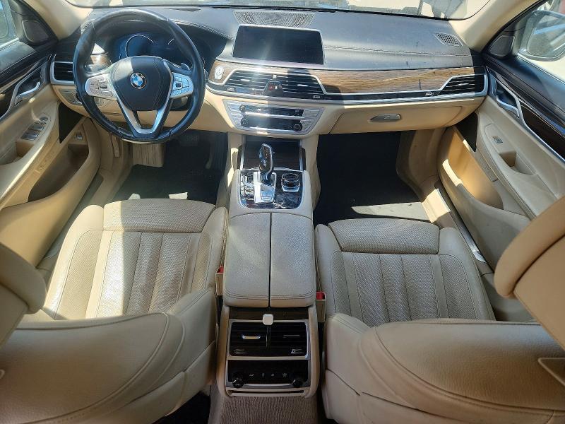 2019 BMW 740 I — Фото 8 из 12