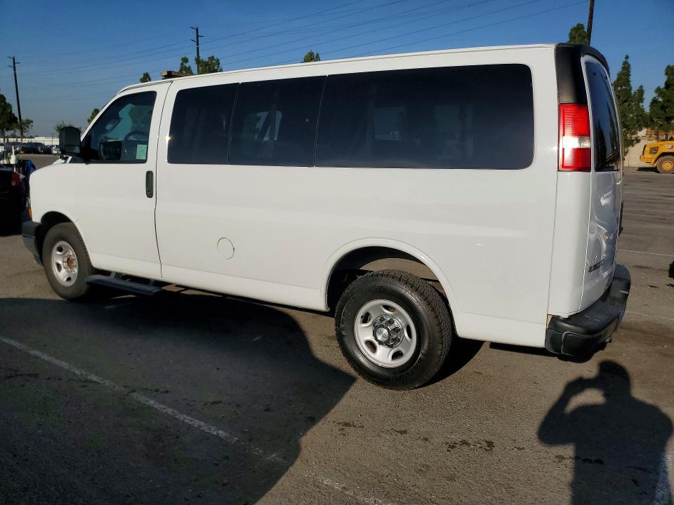 2019 CHEVROLET EXPRESS G3500 LT — Фото 2 из 13