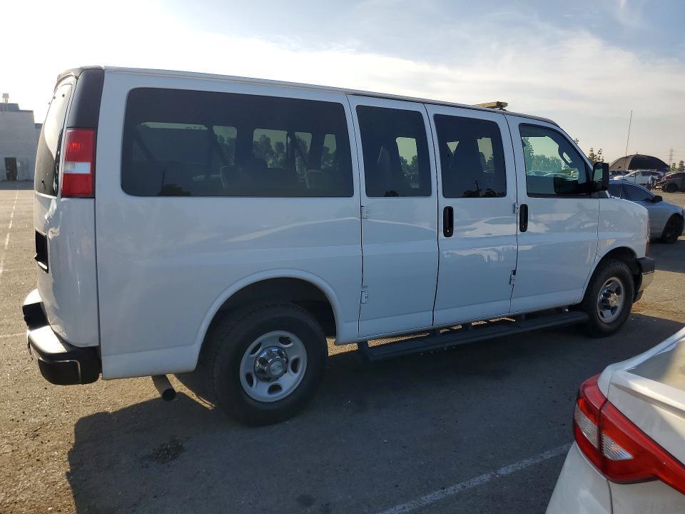 2019 CHEVROLET EXPRESS G3500 LT — Фото 3 из 13