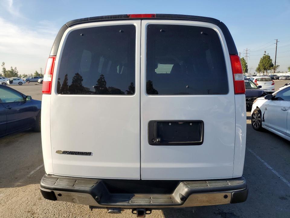 2019 CHEVROLET EXPRESS G3500 LT — Фото 6 из 13