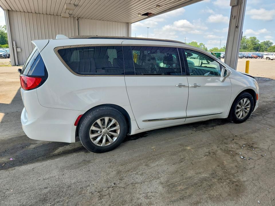 2019 CHRYSLER PACIFICA TOURING L — Фото 3 из 13