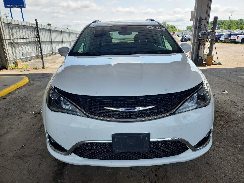 2019 CHRYSLER PACIFICA TOURING L — Фото 5 из 13
