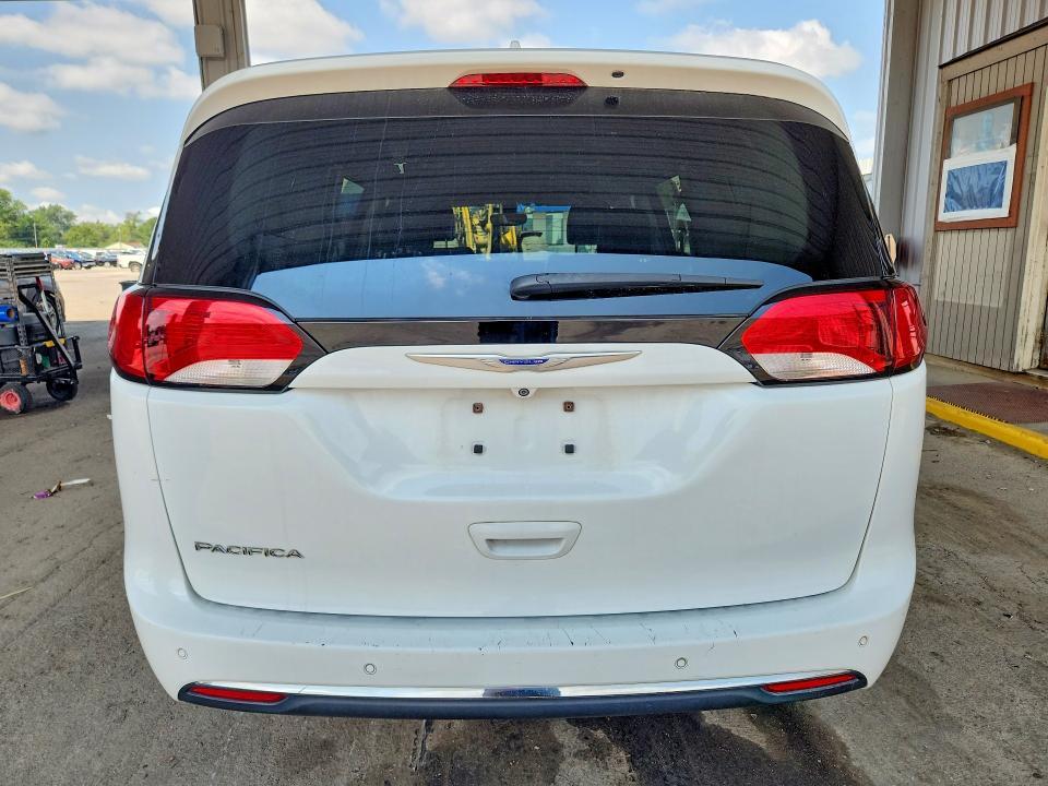2019 CHRYSLER PACIFICA TOURING L — Фото 6 из 13