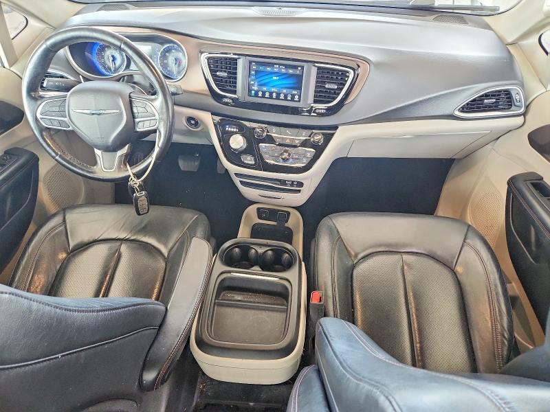 2019 CHRYSLER PACIFICA TOURING L — Фото 8 из 13