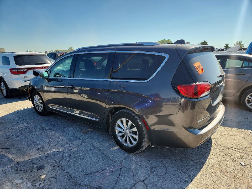 2019 CHRYSLER PACIFICA TOURING L — Фото 2 из 13