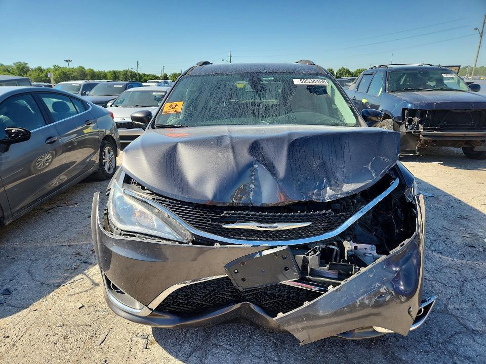2019 CHRYSLER PACIFICA TOURING L — Фото 5 из 13