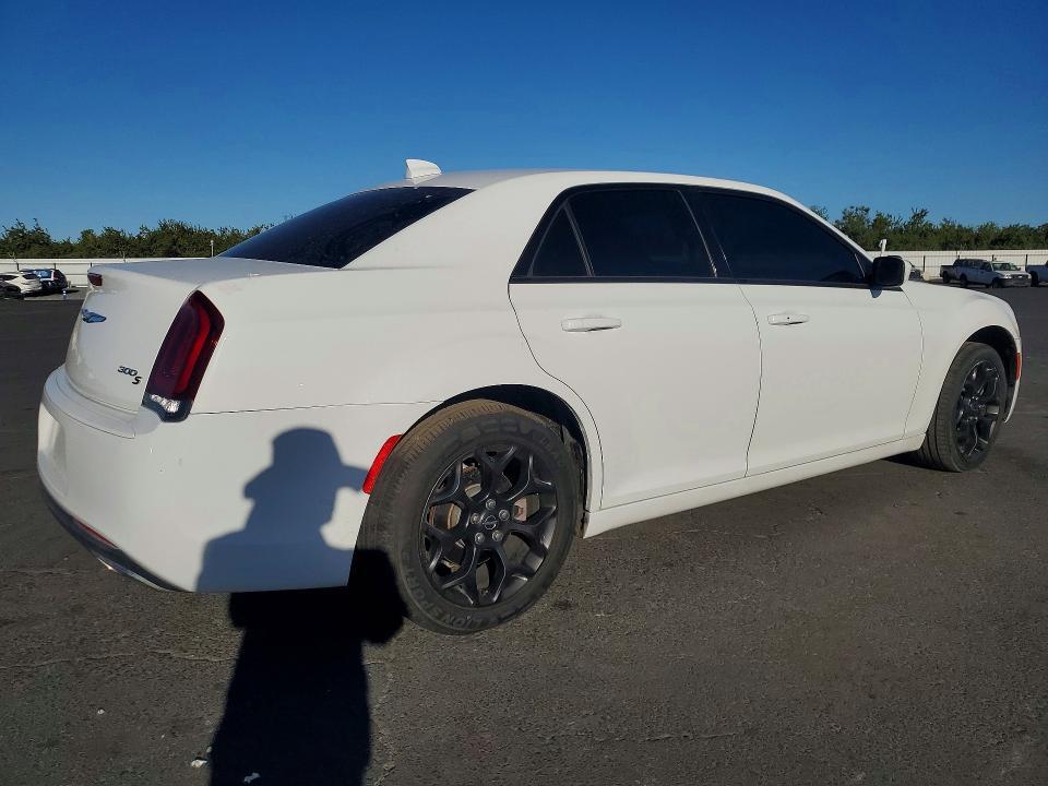 2019 CHRYSLER 300 S — Фото 3 из 12
