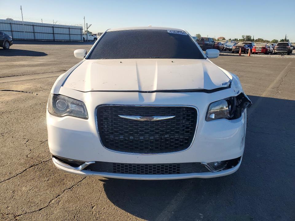 2019 CHRYSLER 300 S — Фото 5 из 12