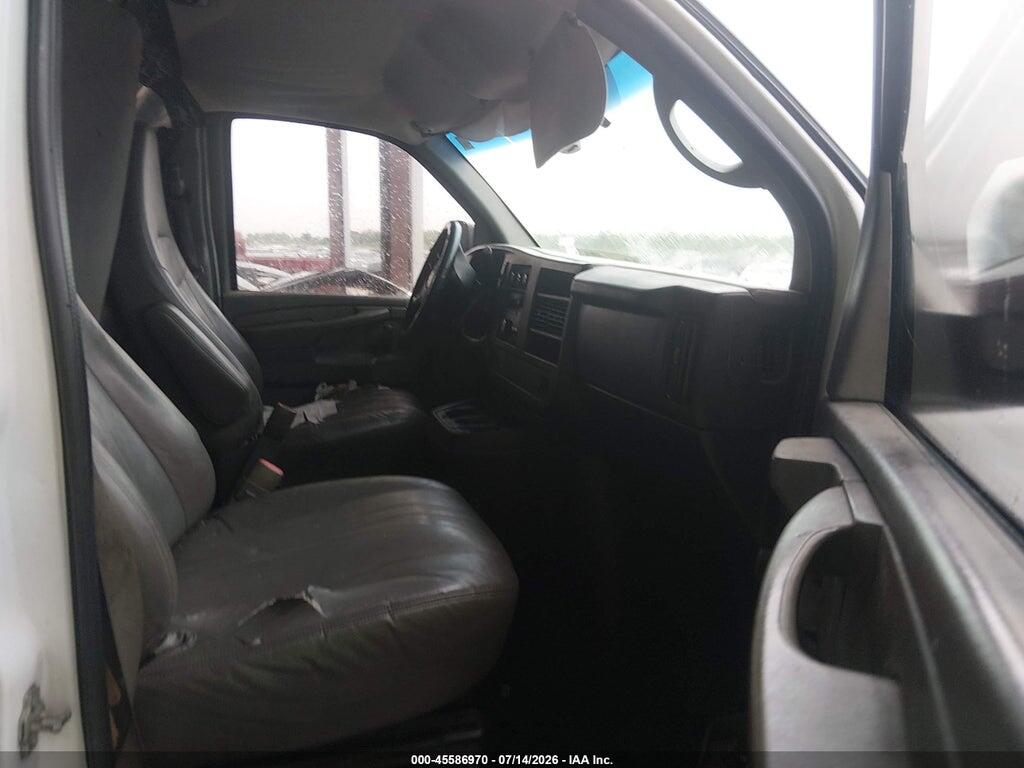 1GCWGGFA7B1132281 2011 CHEVROLET EXPRESS 2500 photo no. 5