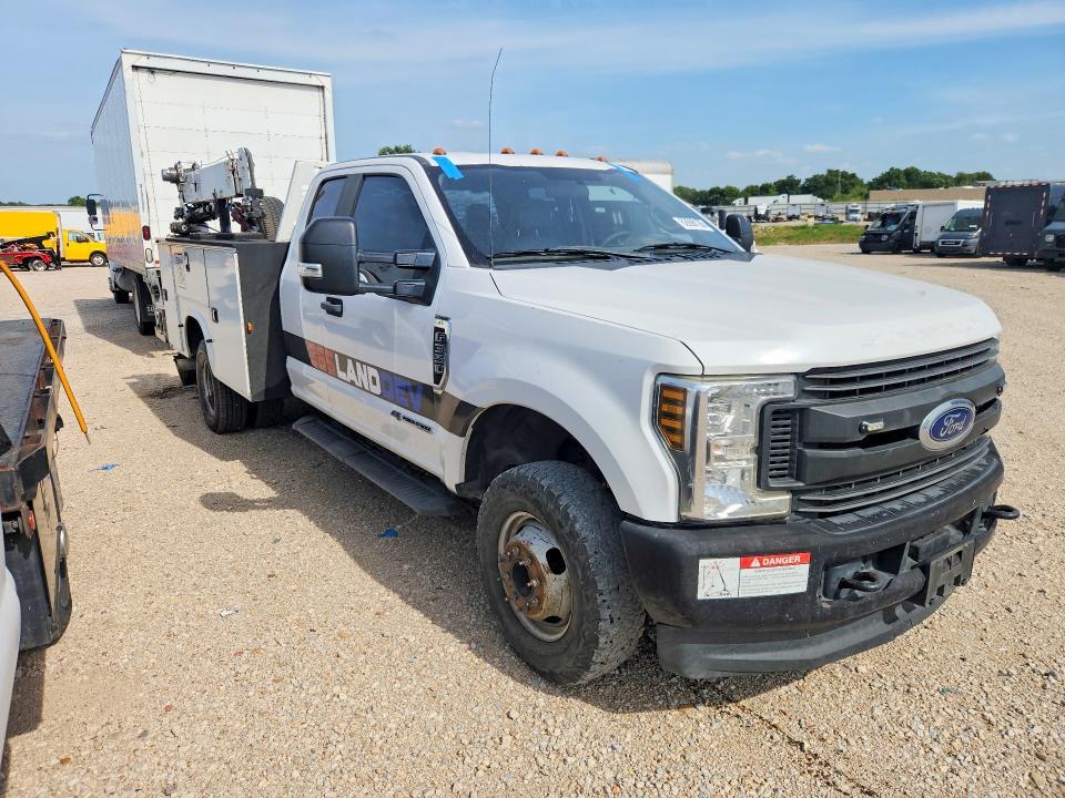 2019 FORD F350 SUPER - DELIVERY TRUCK — Фото 4 из 14