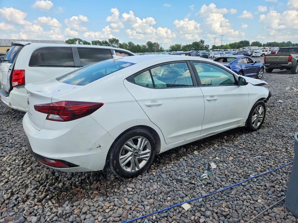 2019 HYUNDAI ELANTRA SEL — Фото 3 из 12